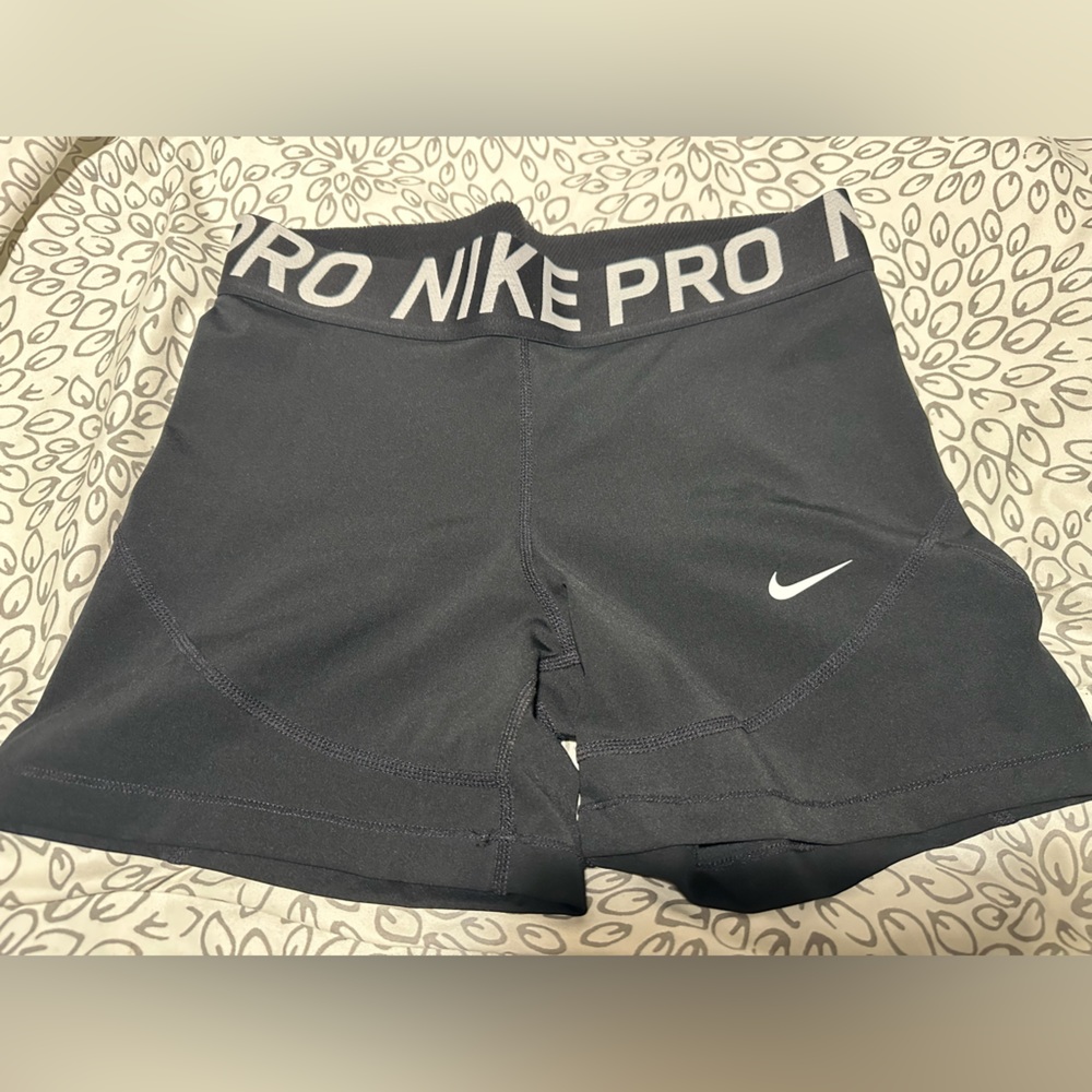Nike pro 5” shorts for women size L